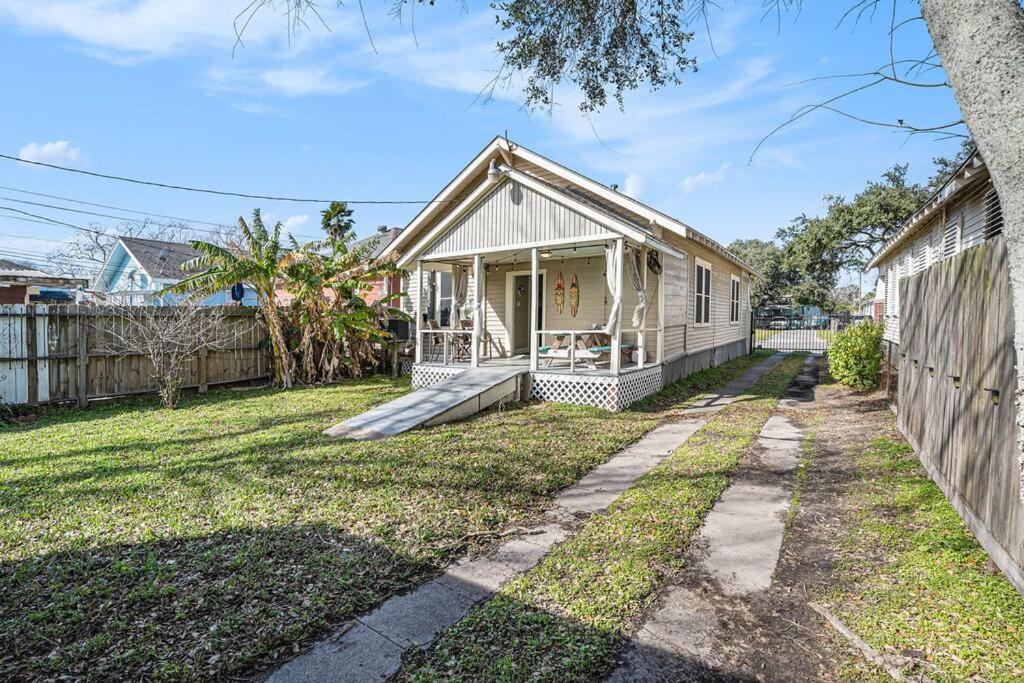 Beachy Bungalow! 2Bd, King Bed Γκάλβεστον Εξωτερικό φωτογραφία