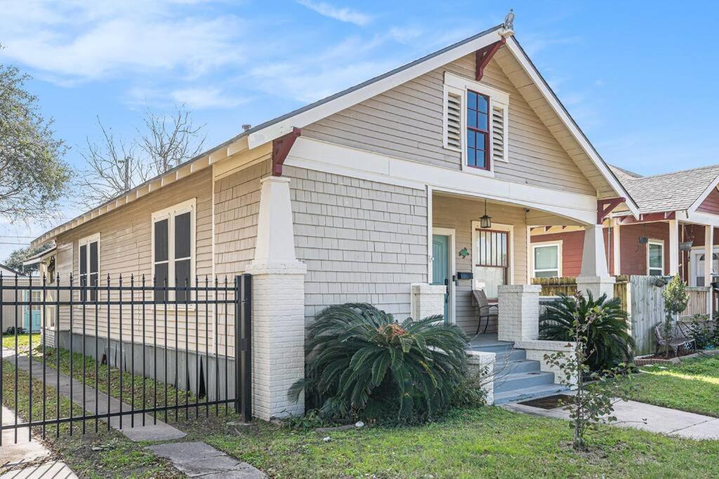 Beachy Bungalow! 2Bd, King Bed Γκάλβεστον Εξωτερικό φωτογραφία