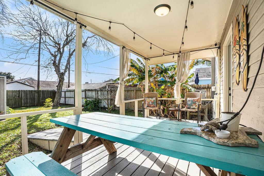 Beachy Bungalow! 2Bd, King Bed Γκάλβεστον Εξωτερικό φωτογραφία